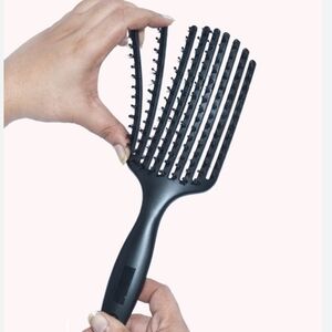 Vent Hair Brush KareCo Tangle Buster flexible paddle hair brush in black 